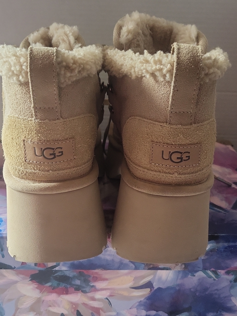 UGG Women's Tan Shearling Platform Lace-Up Ankle Boots WO's Size 10 - Picture 7 of 12